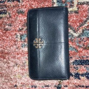 Pre-owned - Black, genuine leather Tory Burch Wallet.